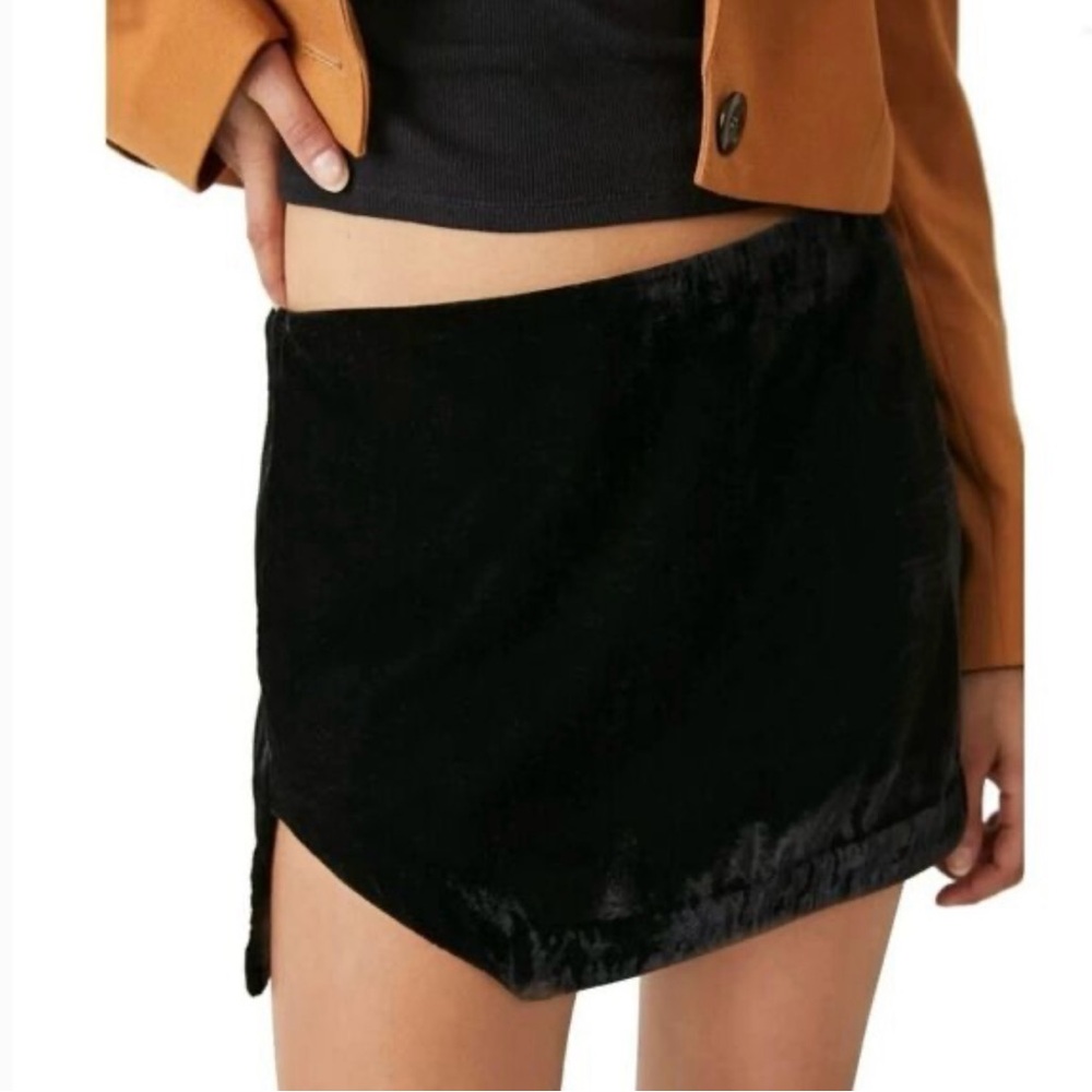 Free People Women's Annalise Velvet Mini Skirt in Black Size 8